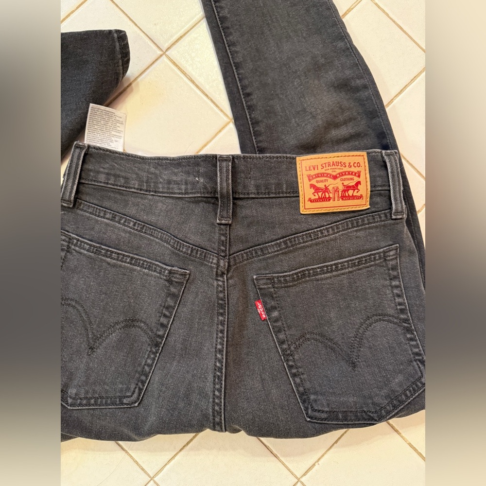 Levi's Women's Black Wedgie Straight Leg Jeans